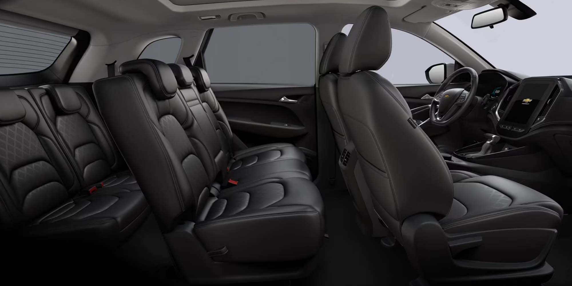 Cabina de Chevrolet Captiva XL Chile con tres filas de asientos para siete pasajeros y amplio espacio interior.