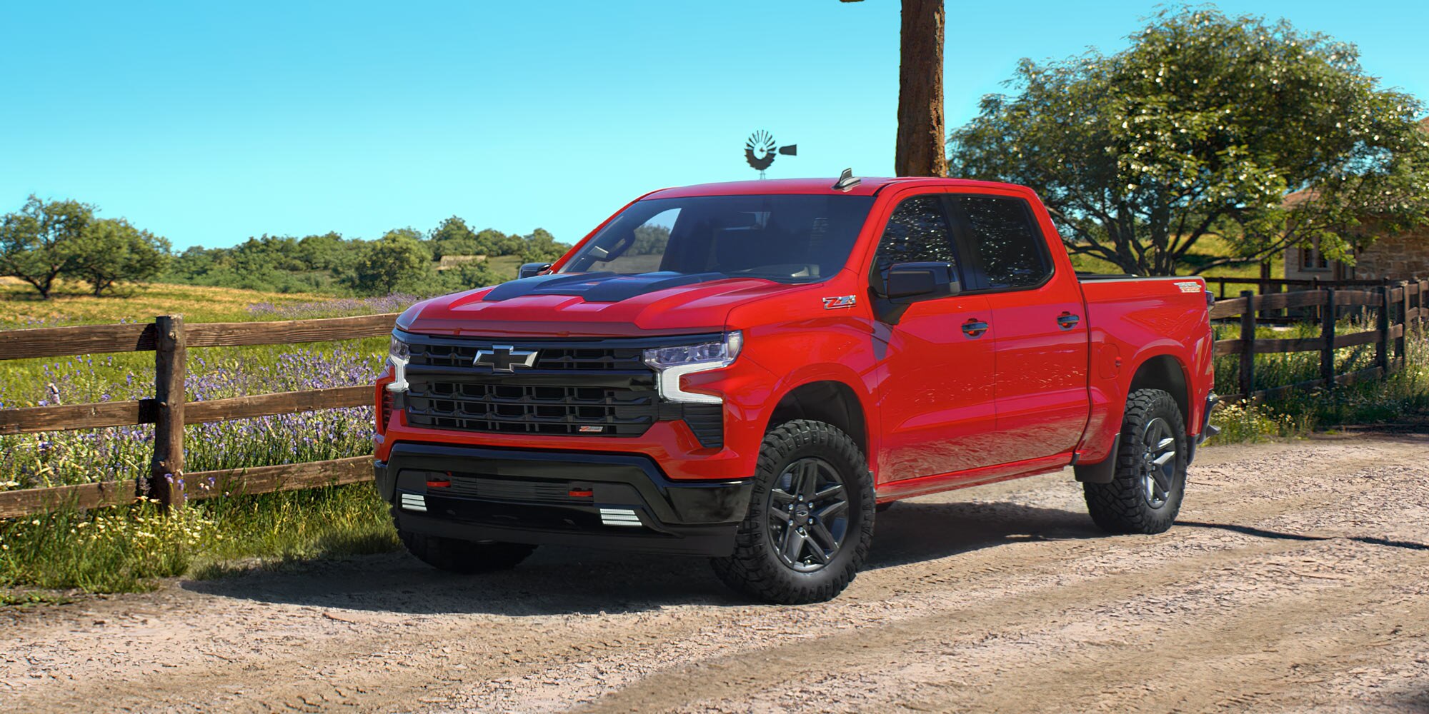 Chevrolet Silverado Z71 roja en camino rural